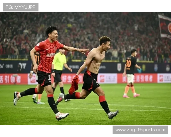 成都蓉城严鼎皓前场快速突破，助力球队攻守兼备！