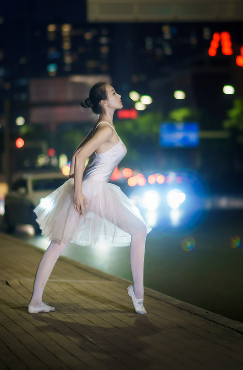 中甲联赛开展绿色出行倡议推动低碳赛事建设，绿色低碳出行标语